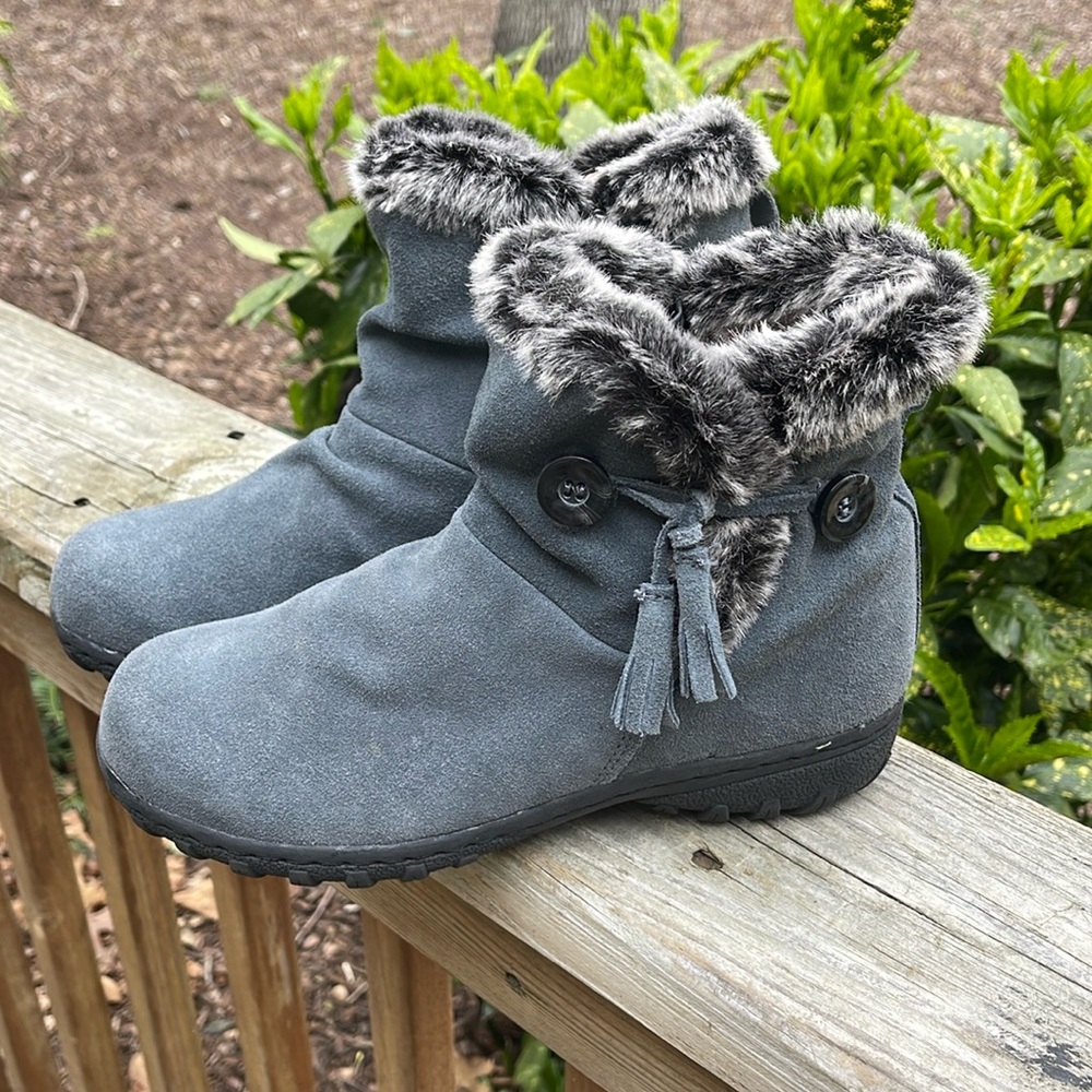 Khombu Women’s Gray Suede Isabelle Snow Boots-Sz 9